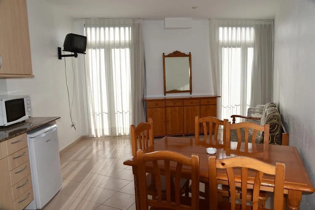 Apartamentos AR Enjoy Dosjoimi Lloret de Mar