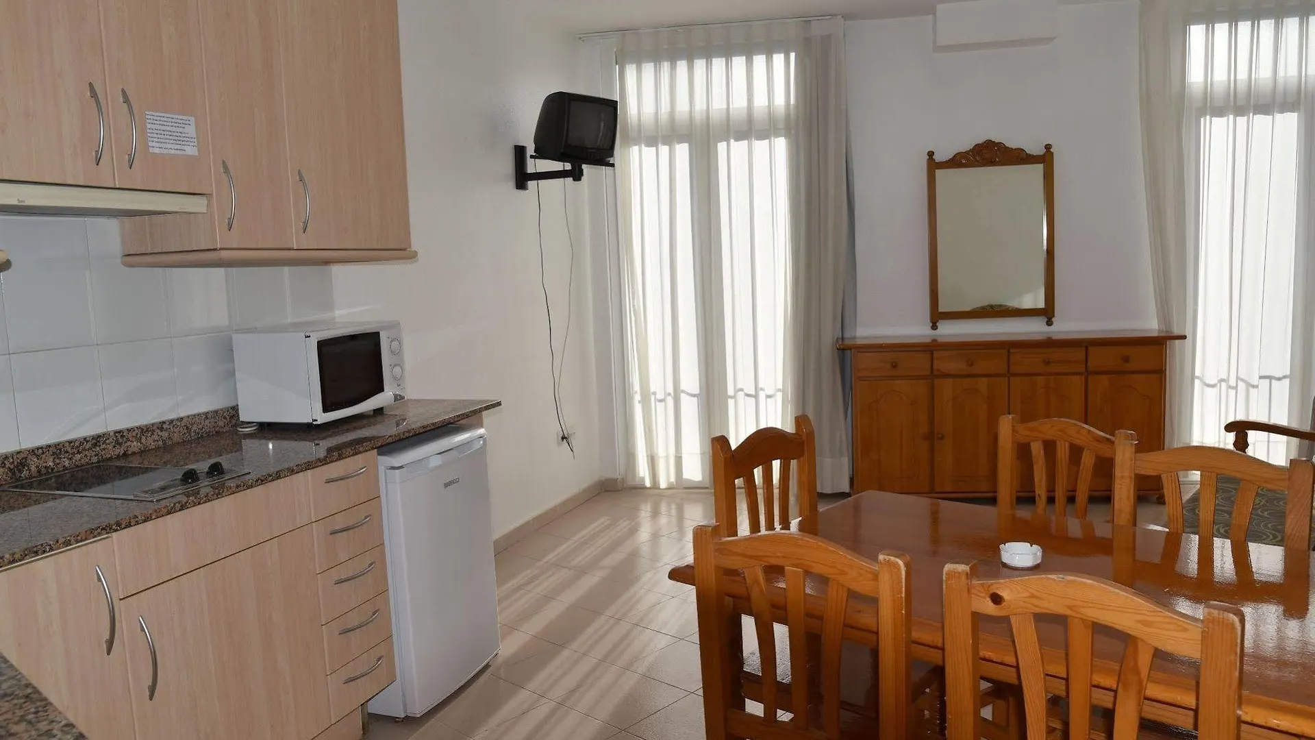 Apartamentos AR Enjoy Dosjoimi Lloret de Mar