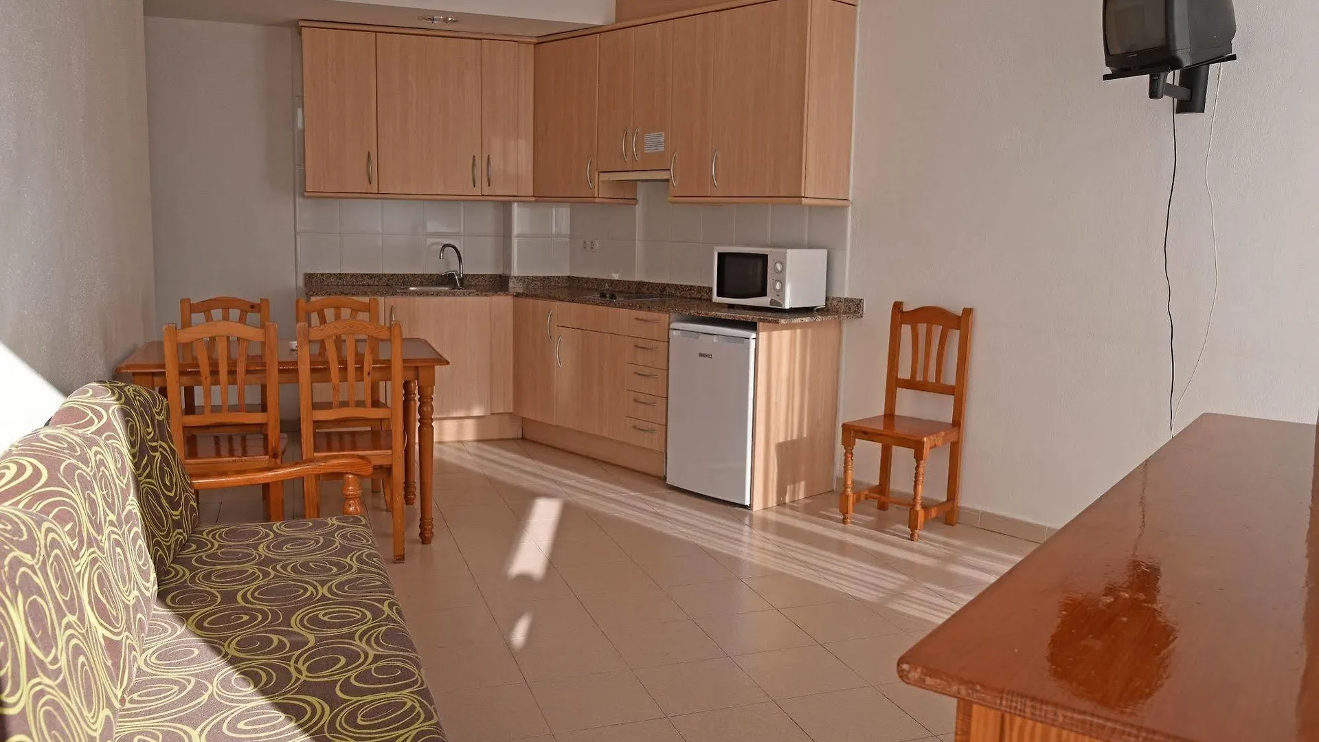 Apartamentos Ar Dosjoimi 료렛 드 마르 0*,